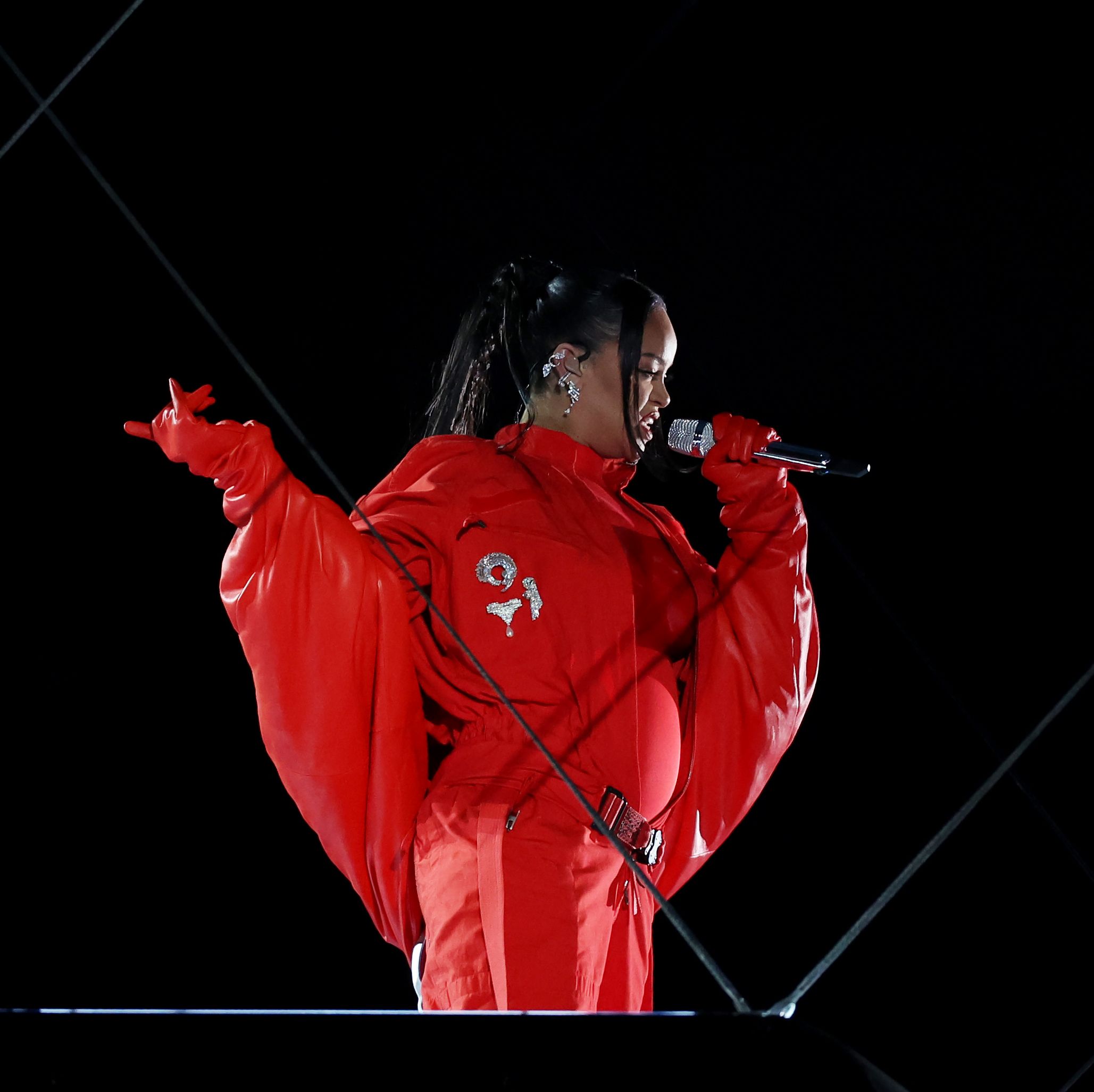 How Rihanna Kept Her Pregnancy a Secret from Everyone at the Superbowl