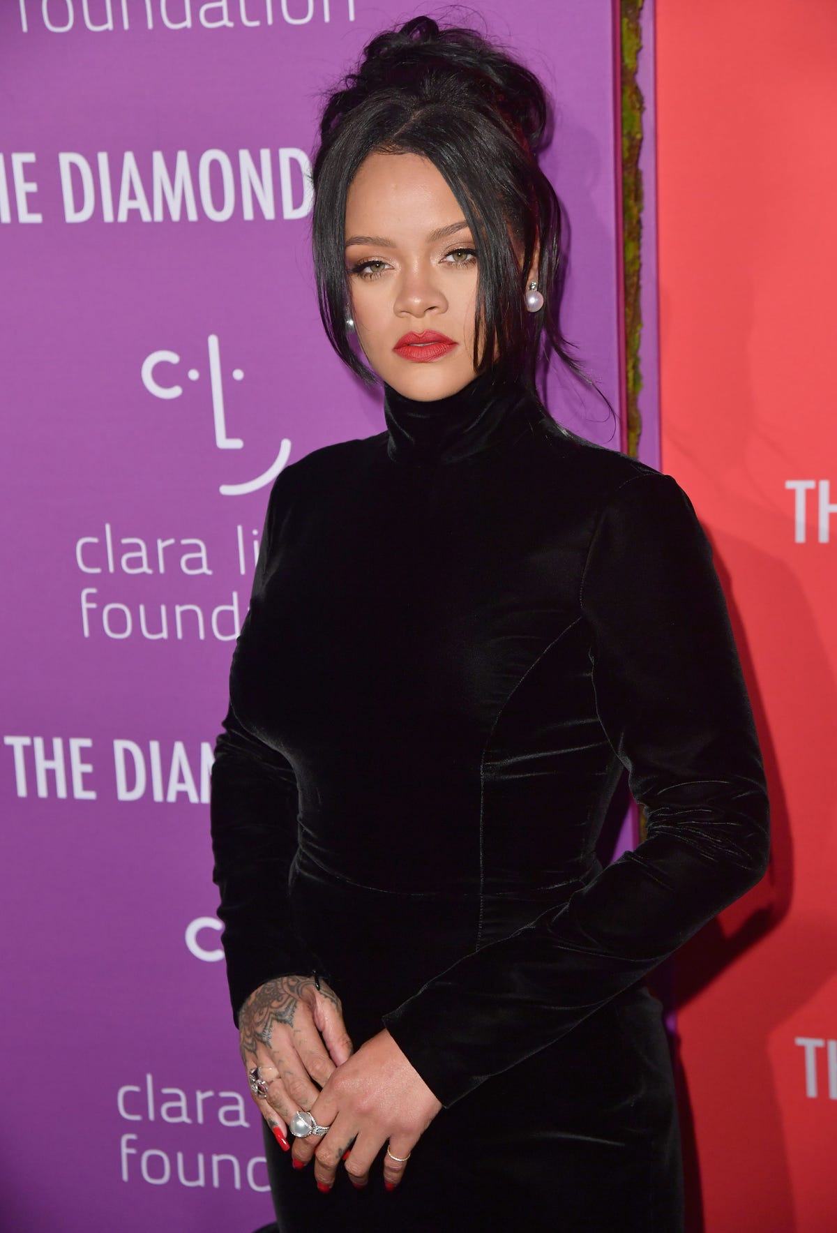 Is Rihanna pregnant? Because her fans sure think so...