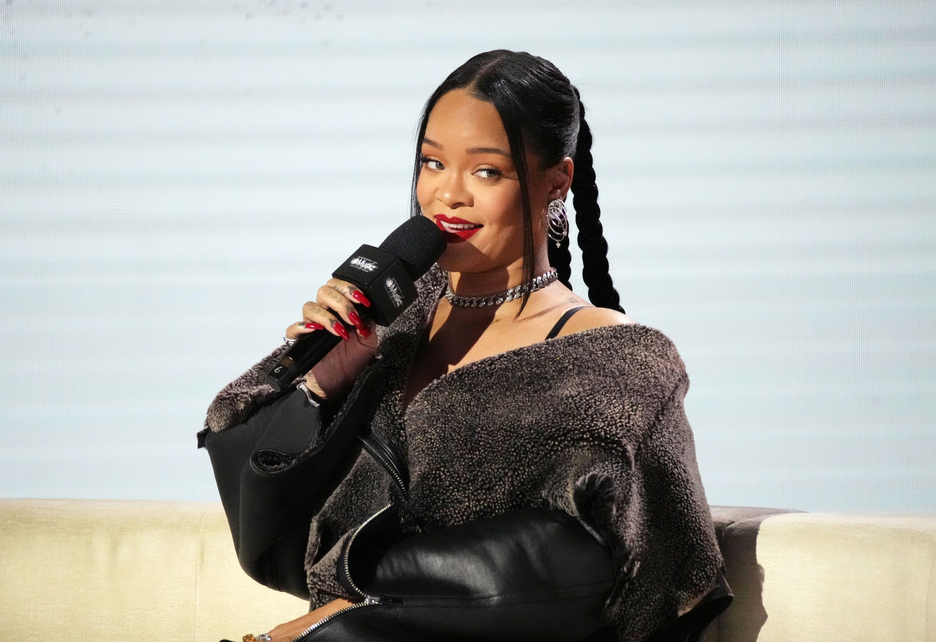 Pregnant Rihanna performs Super Bowl 2023 halftime show