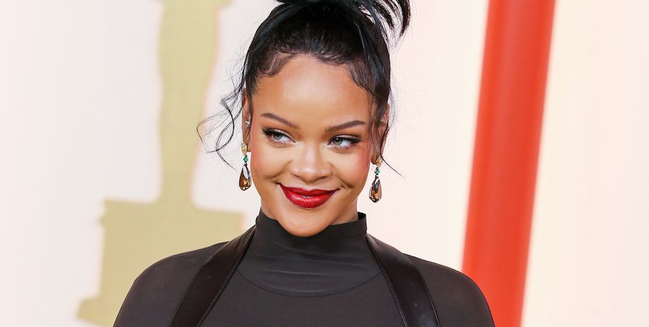 Rihanna teases Met Gala look with an all-over feathers outfit