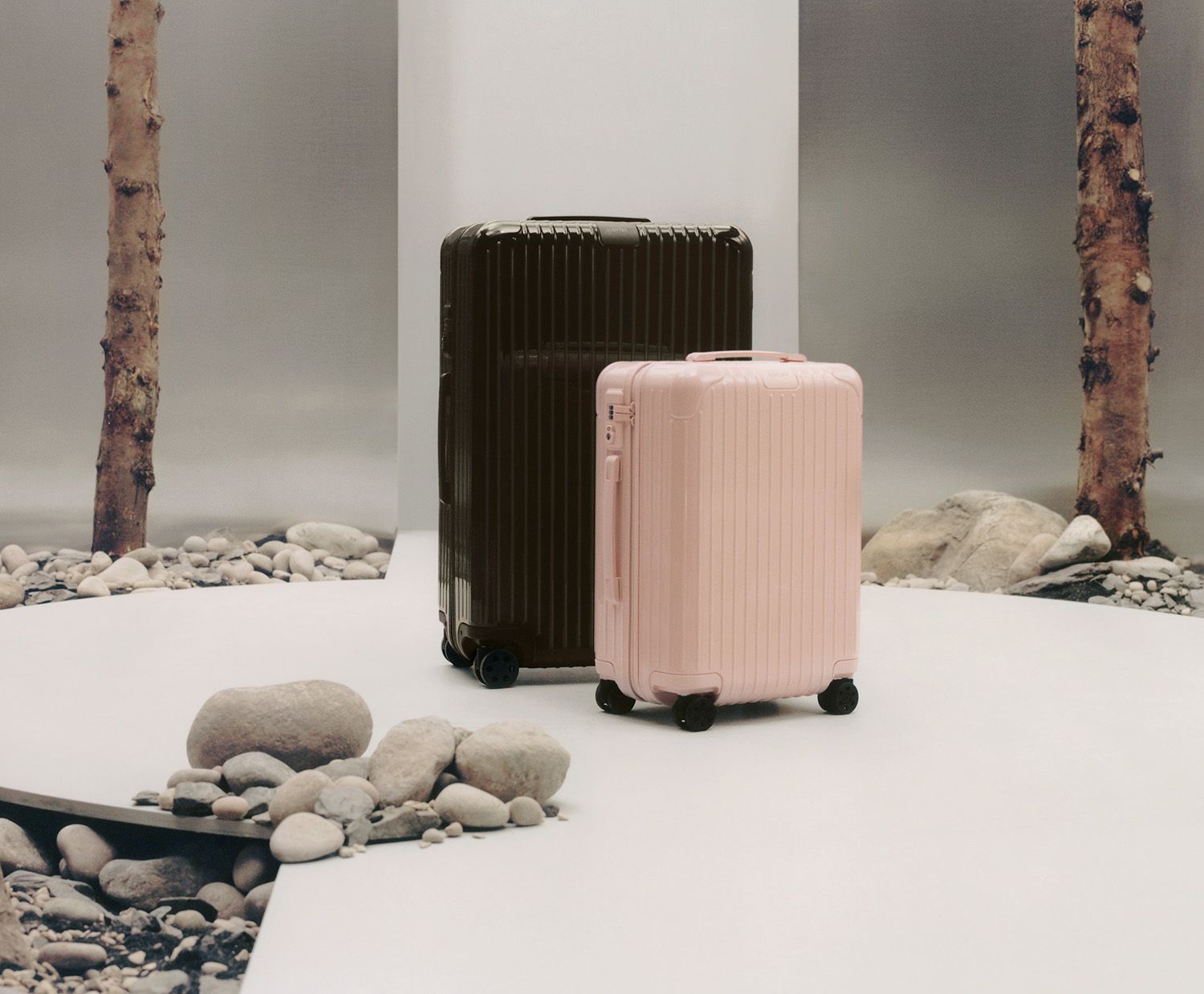 繊細で落ち着いた華やぎのリモワ（RIMOWA）。エッセンシャル ...