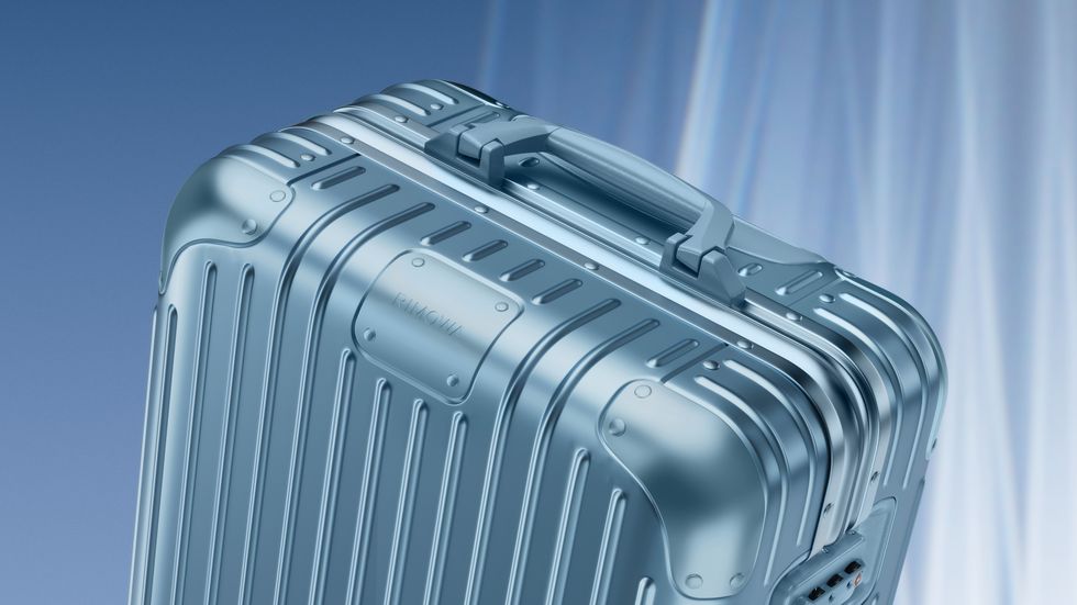 rimowa 經典行李箱推出「北極藍」限定色台灣也買得到！出國行李箱登機箱推薦 尺寸價格
