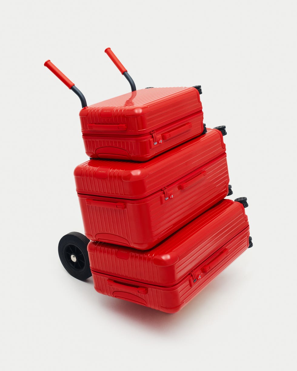 リモワ」から、大胆なカラーで旅を彩る新色“RED”が登場 リモワ」から、大胆なカラーで旅を彩る新色“RED”が登場