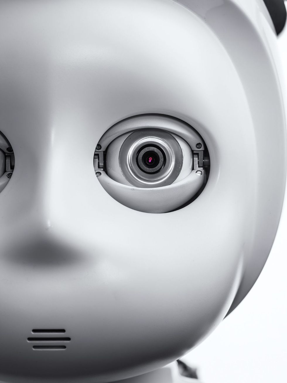 Sommige producenten zoals het Socially Intelligent Machines Lab aan Georgia Tech denken dat mensen zich meer op hun gemak voelen bij robots zoals CuriAls een robot er te menselijk uitziet is daar de gedachte belanden we in de griezelvallei dat is de term die roboticus Masahiro Mori bedacht voor onze gevoelens wanneer een robot er niet meer uitziet als een geavanceerde machine maar als een griezelig mens of een lijk