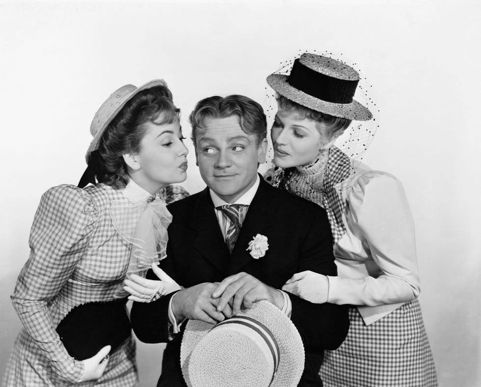 Rita Hayworth, James Cagney y Olivia de Havilland en 'La pelirroja'