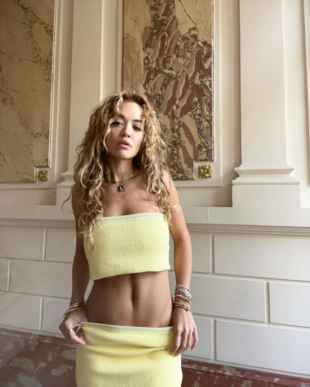 Rita ora van online haren