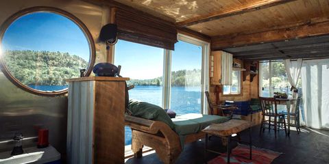 The River Den houseboat rental — Quebec, Canada
