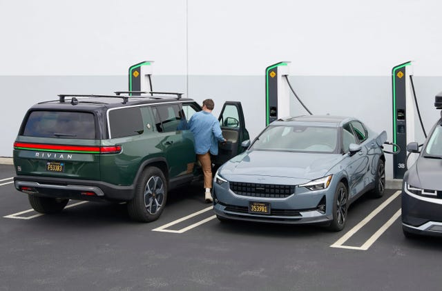 Rivian to Open Charging Network to Other EVs, Offer 800V Capacity