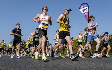 group of runners taking part in the 2025 london marathon