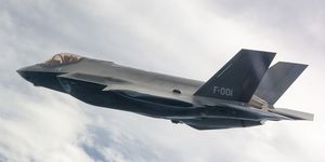 f 35a stealth jet with luneberg lens