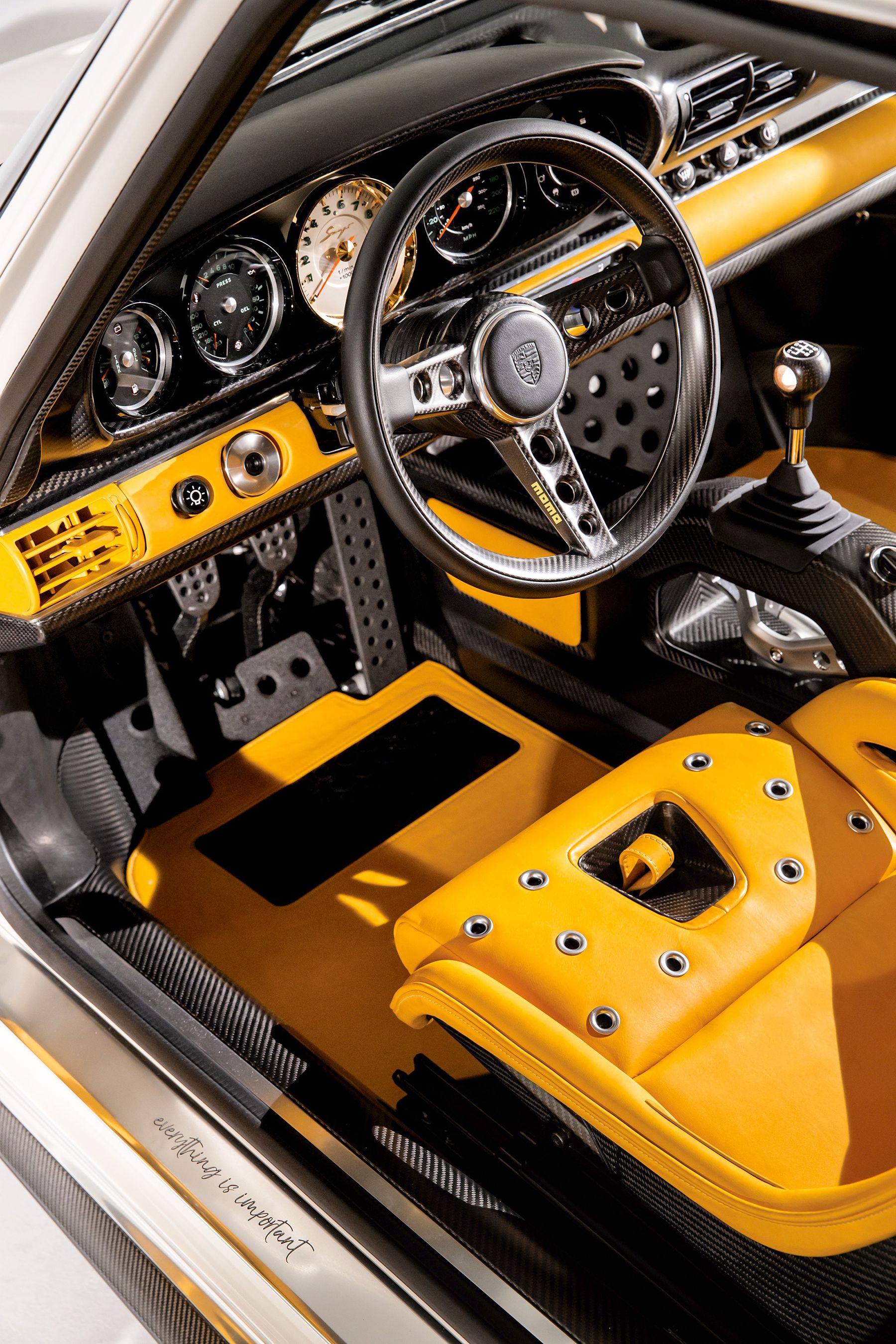 Singer Porsche 911 - Interior | Caricos