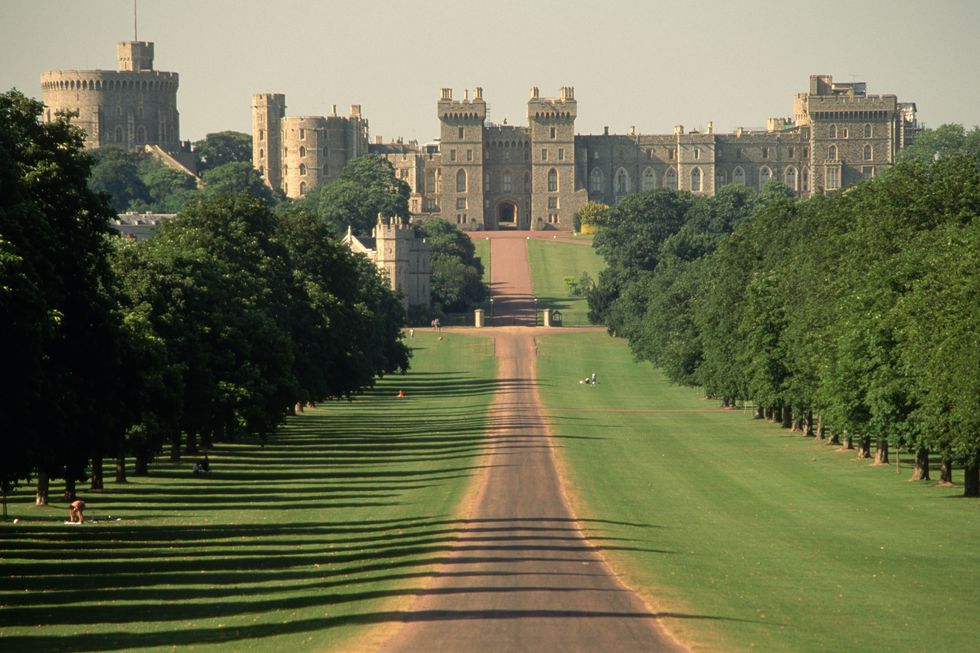 road leading to windsor castle