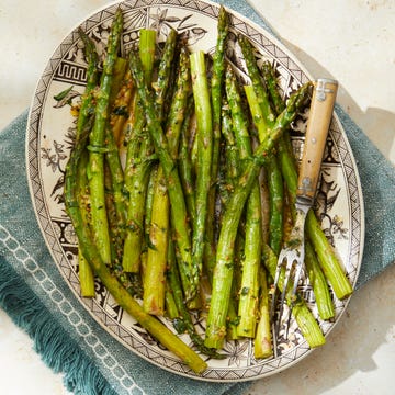 a bowl of green beans