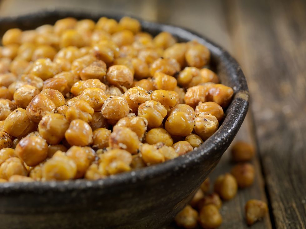 roasted chick peas are a great healthy snack for weight loss