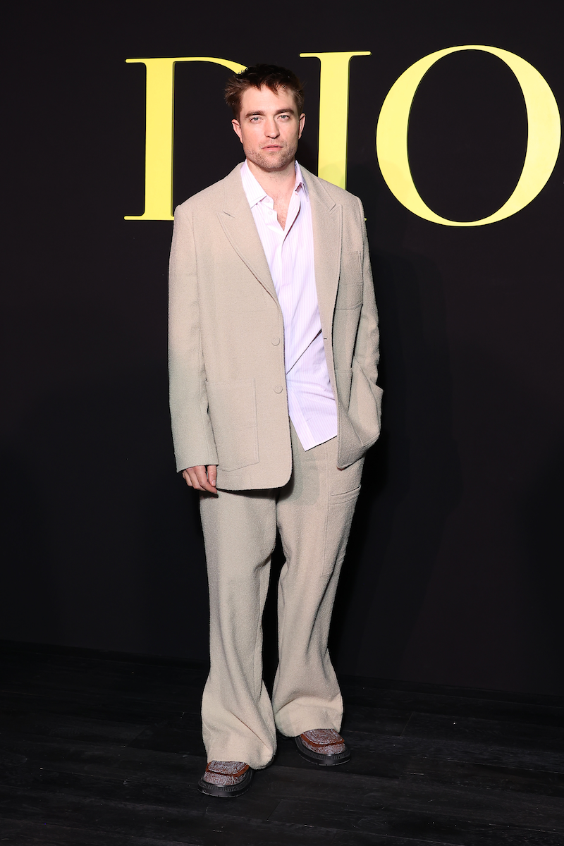 Paris, France, 26 septembre : (usage éditorial uniquement, pour un usage non éditorial, veuillez demander l'approbation de la maison de couture) Robert Pattinson assiste au défilé Christian Dior femme printemps/été 2024 dans le cadre de la Fashion Week de Paris, le 26 septembre 2023 à Paris, en France. (photo de Marc Piasecki/wireimage)