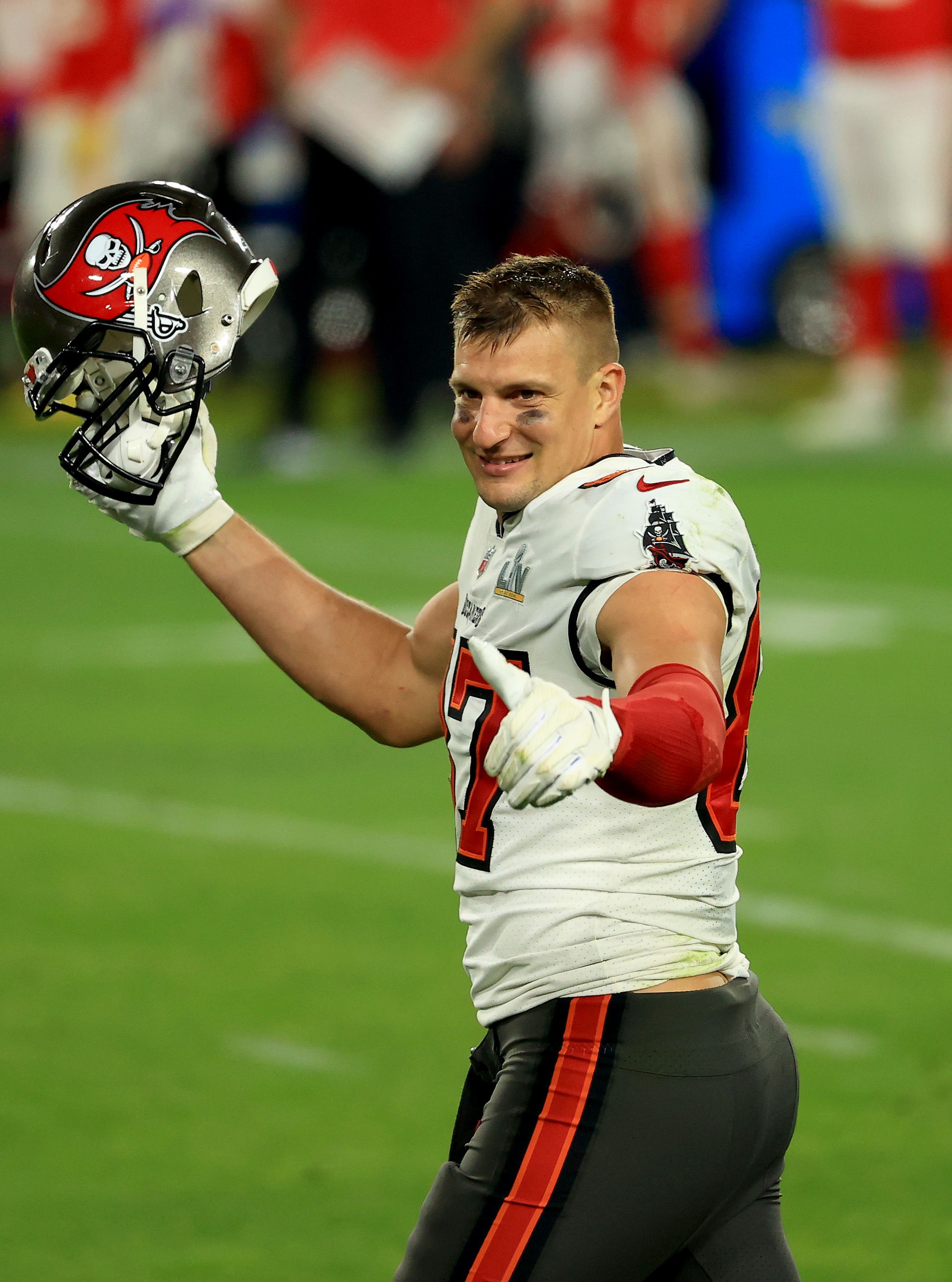 Rob Gronkowski keeps No. 87 jersey with Buccaneers as Jordan