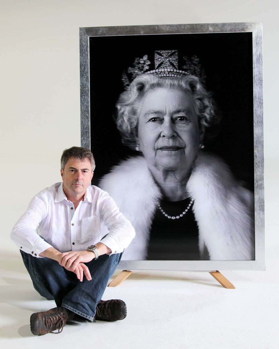 rob munday queen portrait