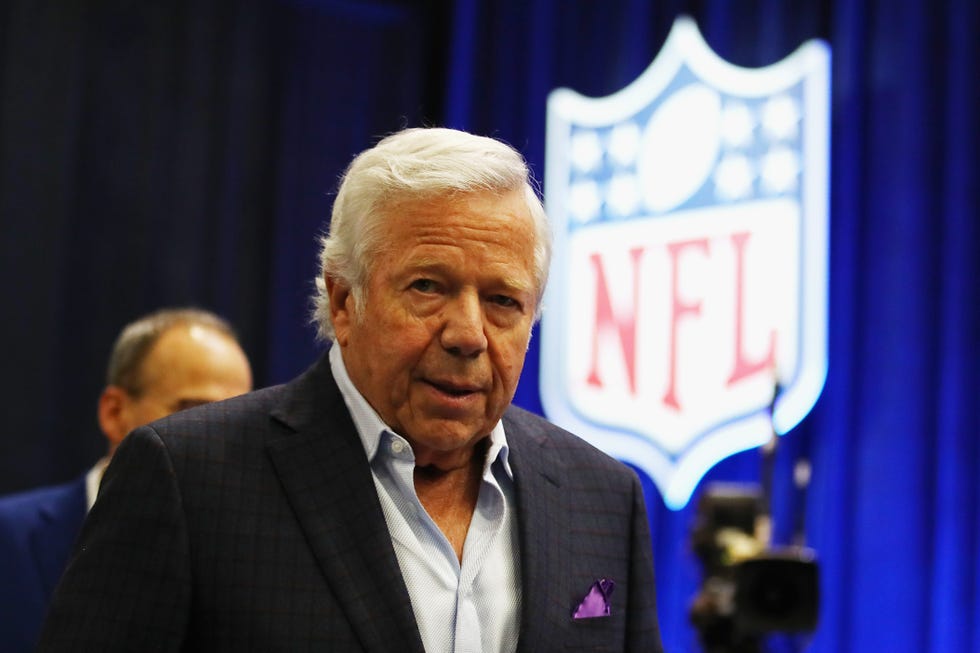 Robert Kraft flies 50 kids and their parents on private jet to see Patriots  game, draw attention to criminal justice reform - The Boston Globe