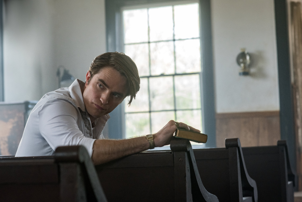 robert pattinson in netflix's the devil all the time