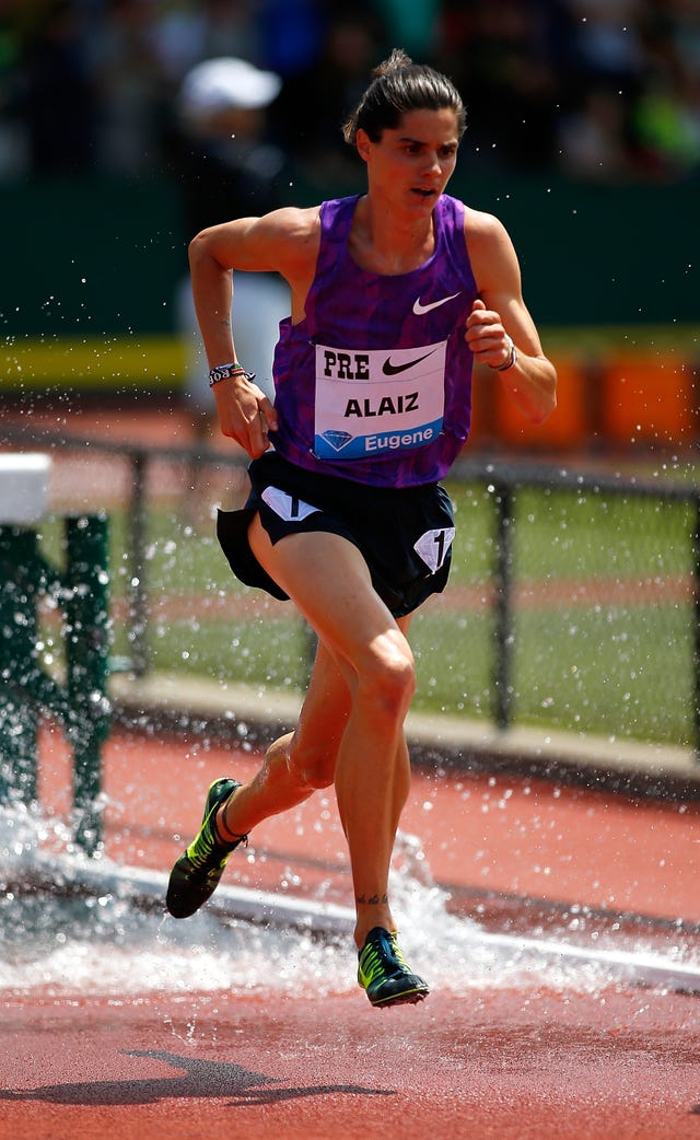 el atleta roberto aláiz corriendo los 3000m obstáculos en la liga de diamante de eugene en 2015