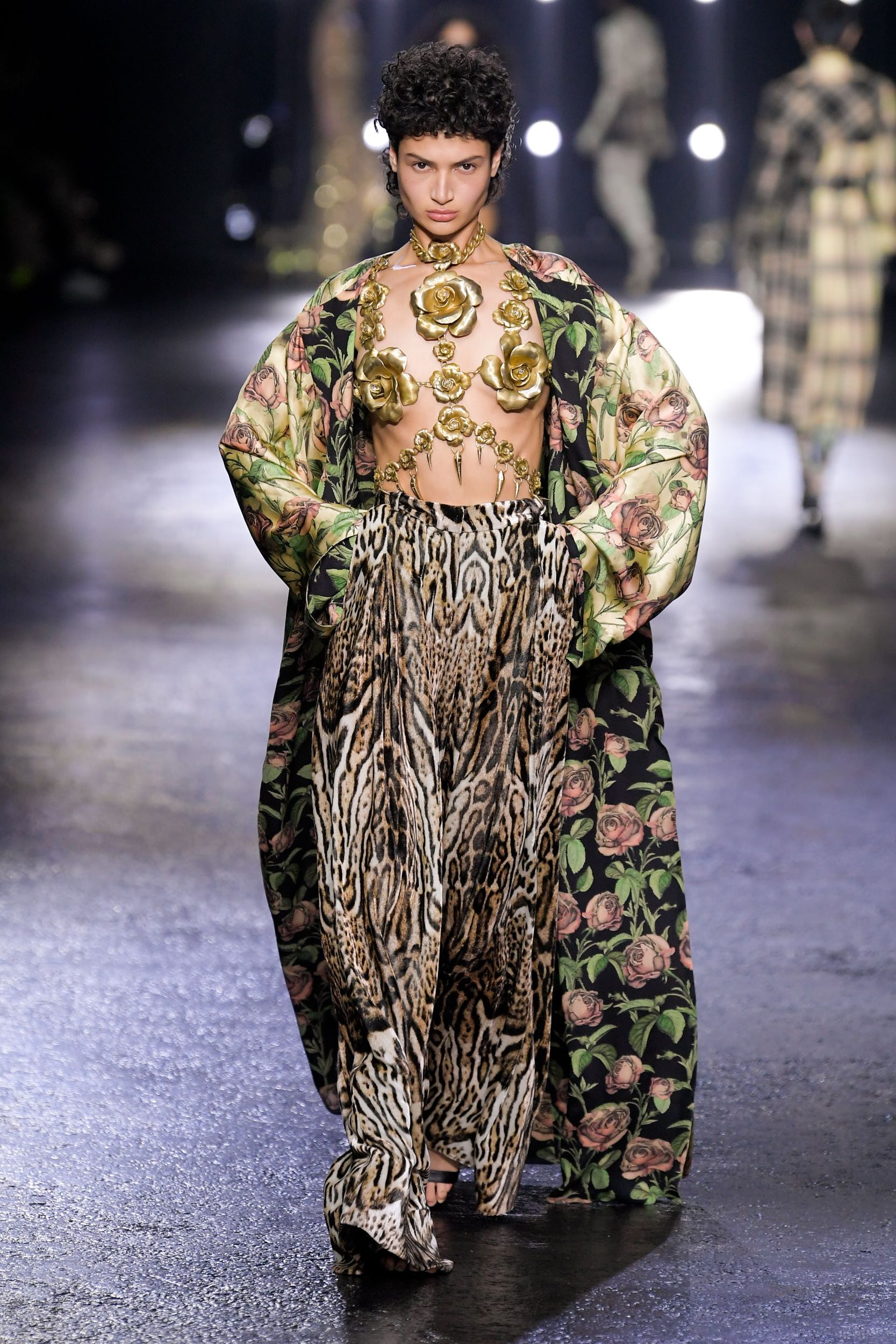 roberto cavalli ロベルトカヴァリ デザインシルクブラウス　花柄 roberto cavalli ロベルトカヴァリ デザインシルクブラウス 花柄