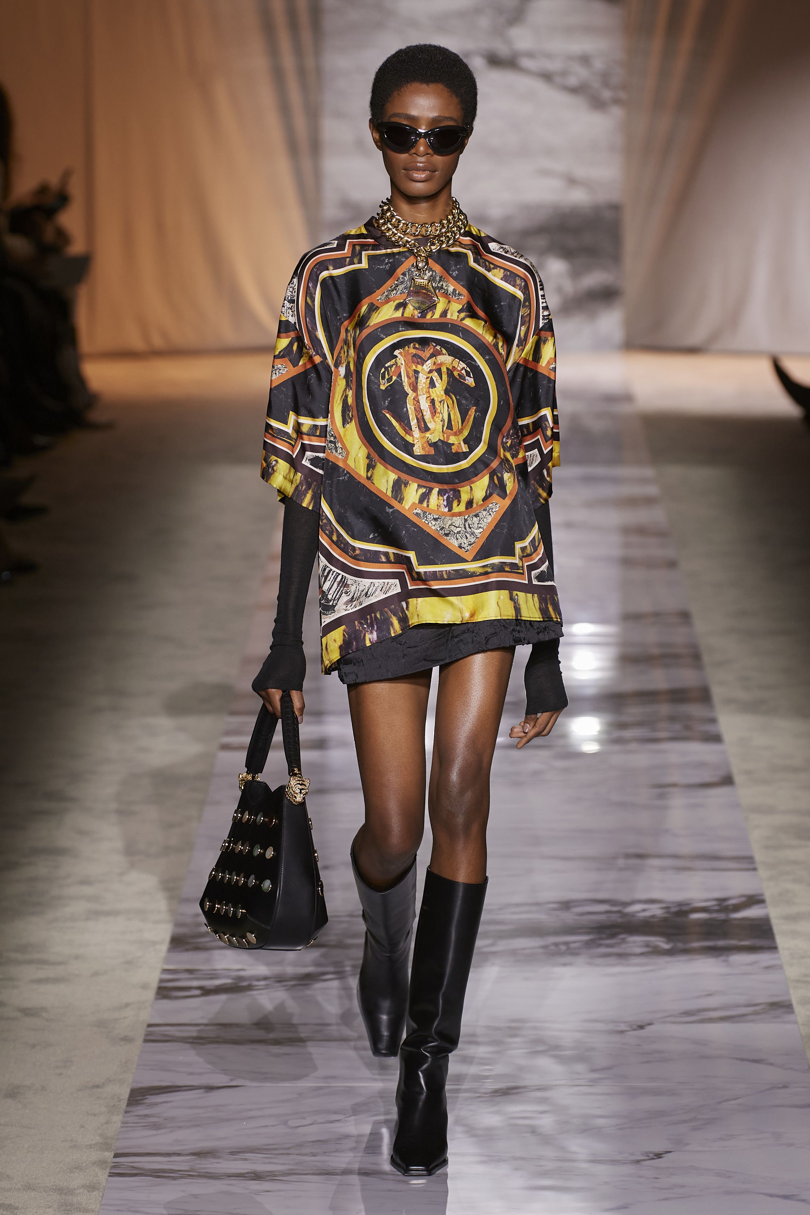 ロベルト カヴァリ（ROBERTO CAVALLI）2024-25秋冬コレクション