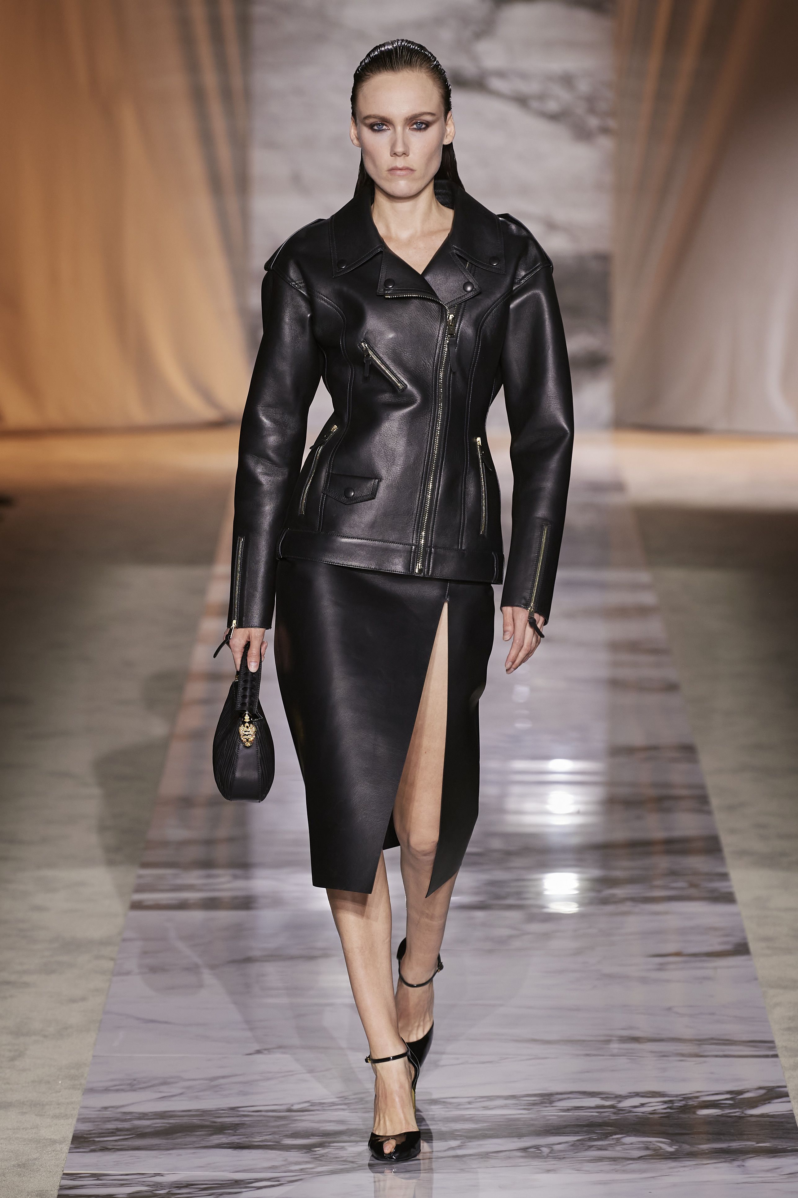 ロベルト カヴァリ（ROBERTO CAVALLI）2024-25秋冬コレクション