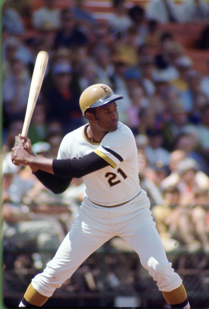 Roberto Clemente: Baseball Hall of Famer (The Twentieth Century's Most  Influential Hispanics)