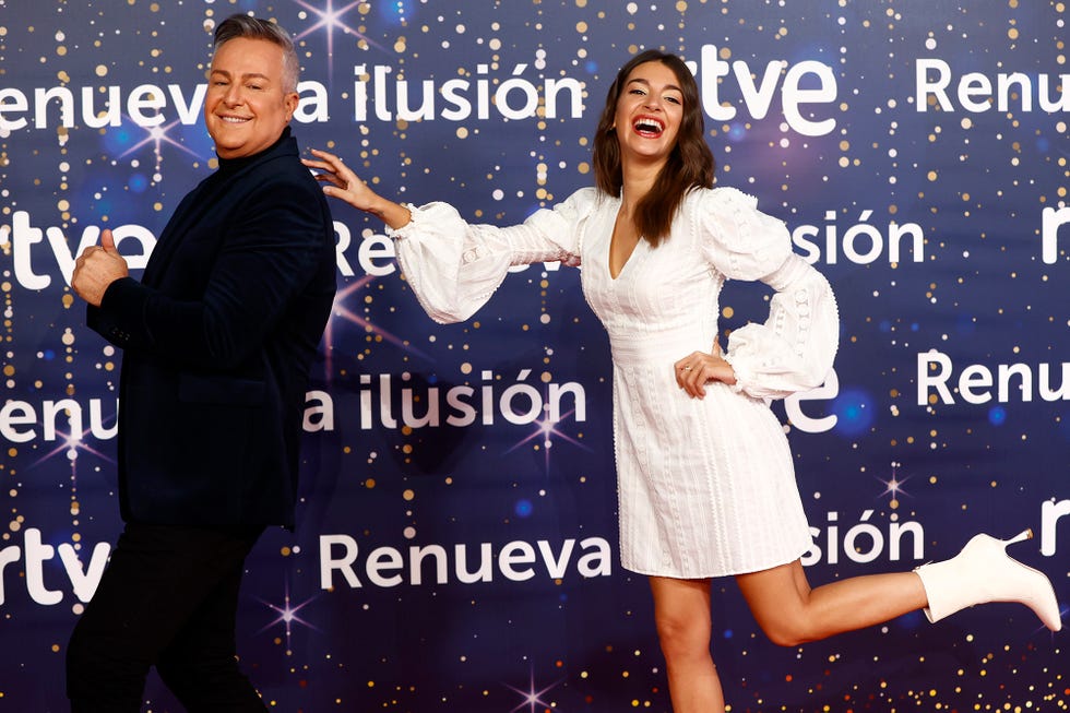 roberto herrera y ana guerra famosos en la presentación de la programación de navidad de tve