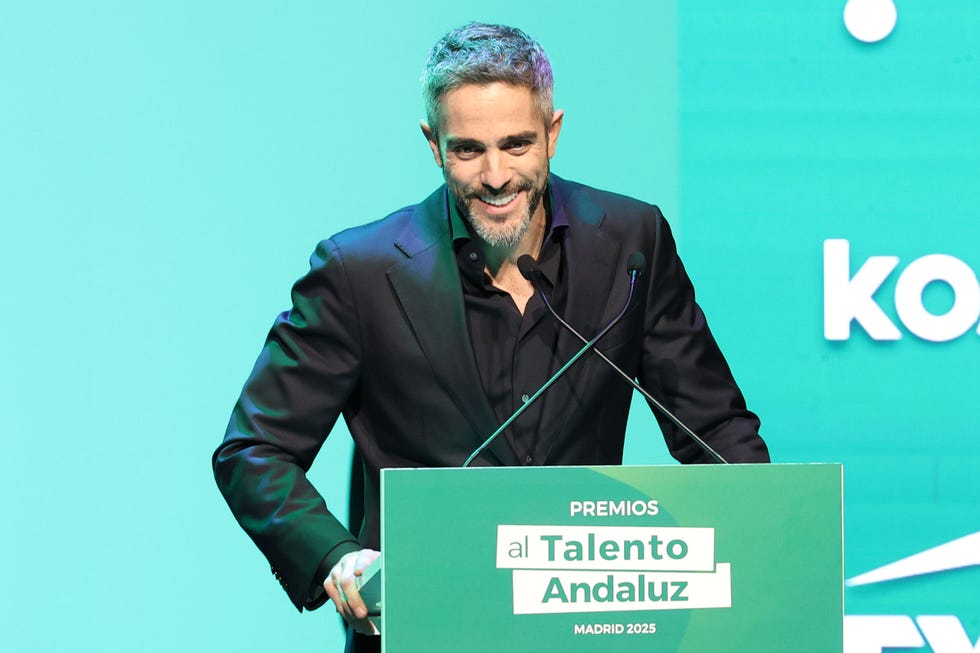 roberto leal recoge el premio talento andaluz en madrid