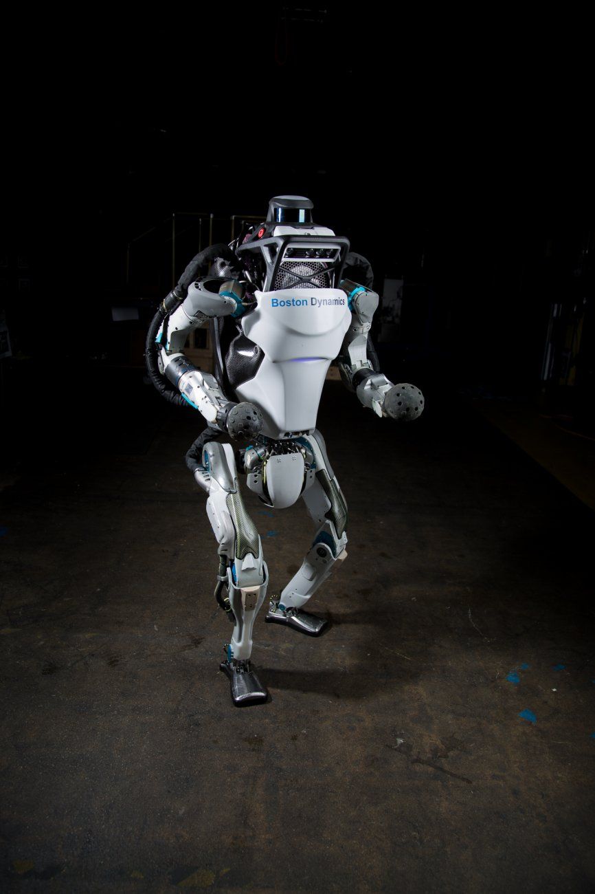 Robot, Action figure, Technology, Machine, Arm, Mecha, Animation, Fictional character, Muscle, 