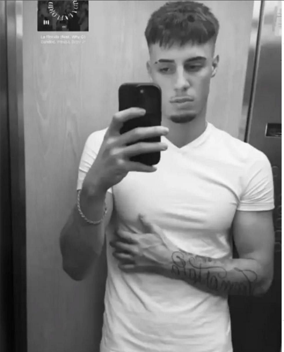 rocco costanzia se hace un selfie