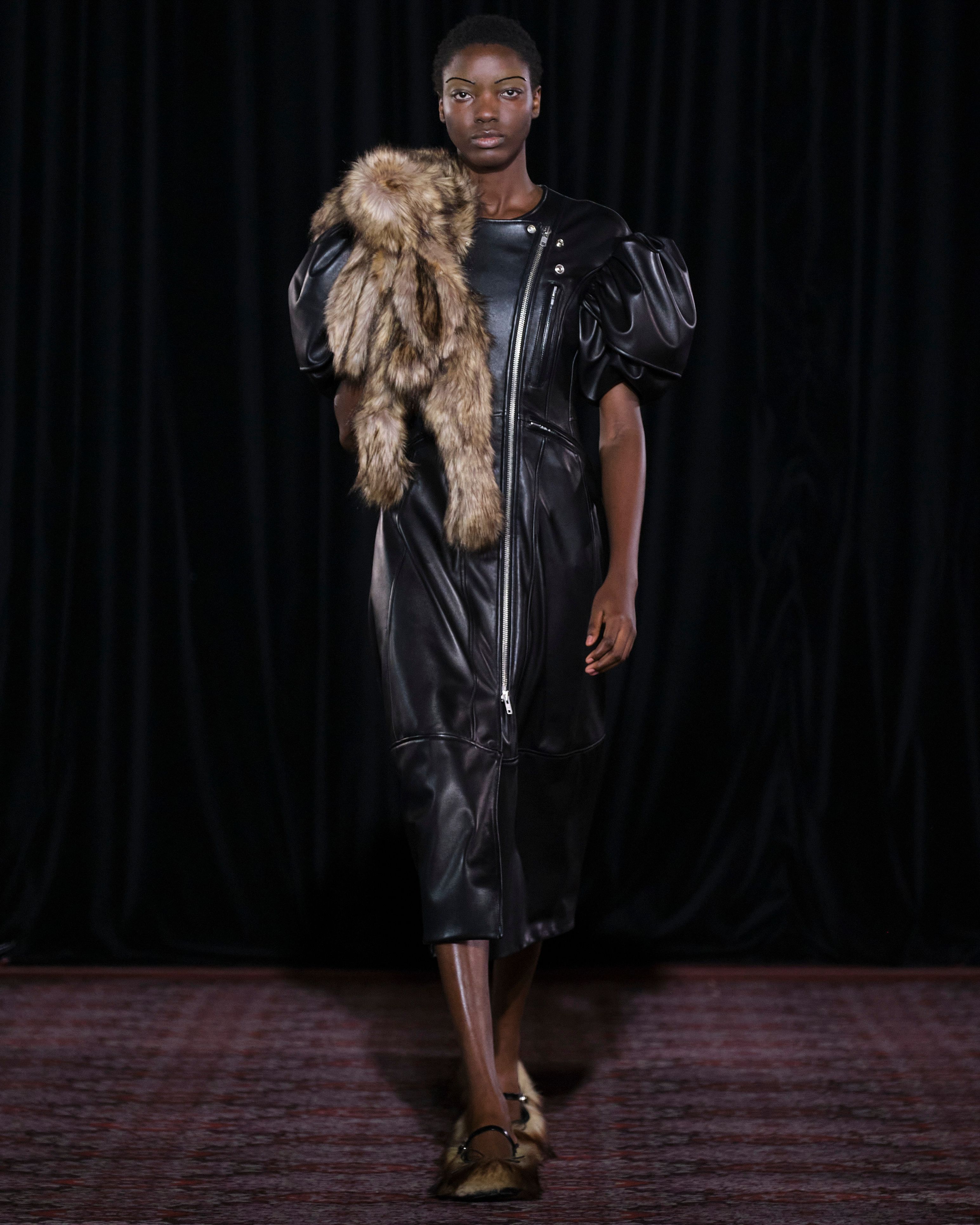 シモーネ ロシャ（SIMONE ROCHA）2025-26秋冬コレクション