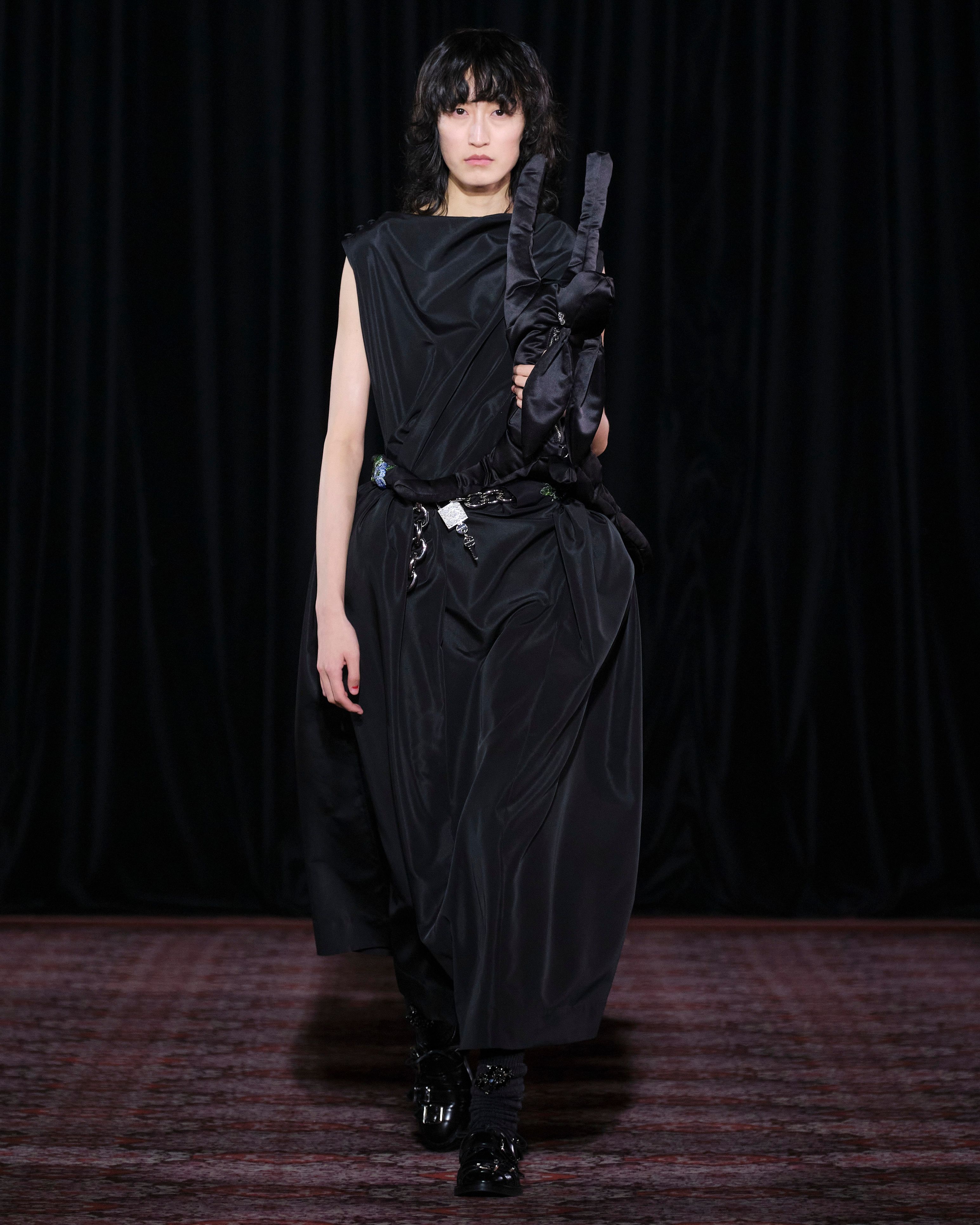 シモーネ ロシャ（SIMONE ROCHA）2025-26秋冬コレクション