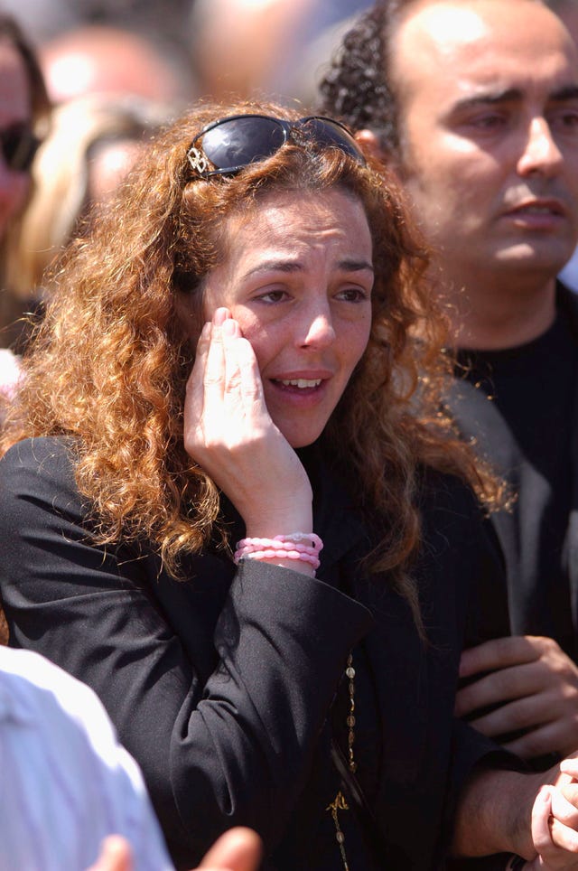 rocío carrasco, hundida en el entierro de su madre