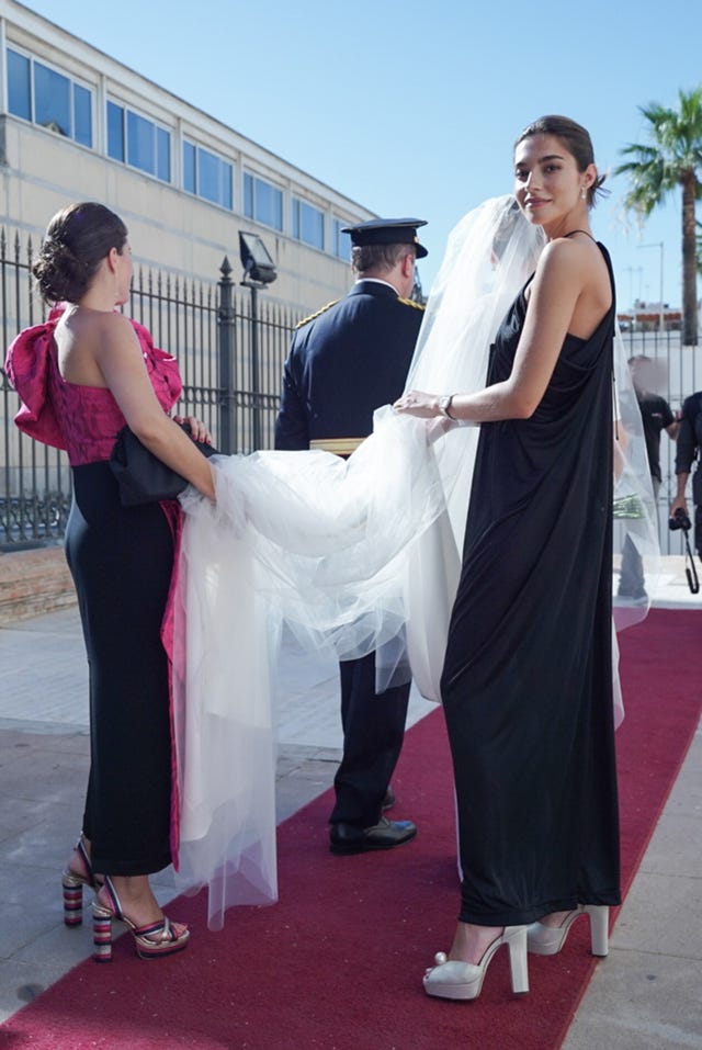 rocío crusset, orgullosa dama de honor en la boda de su gran amiga marta, hija del abogado joaquín moeckel