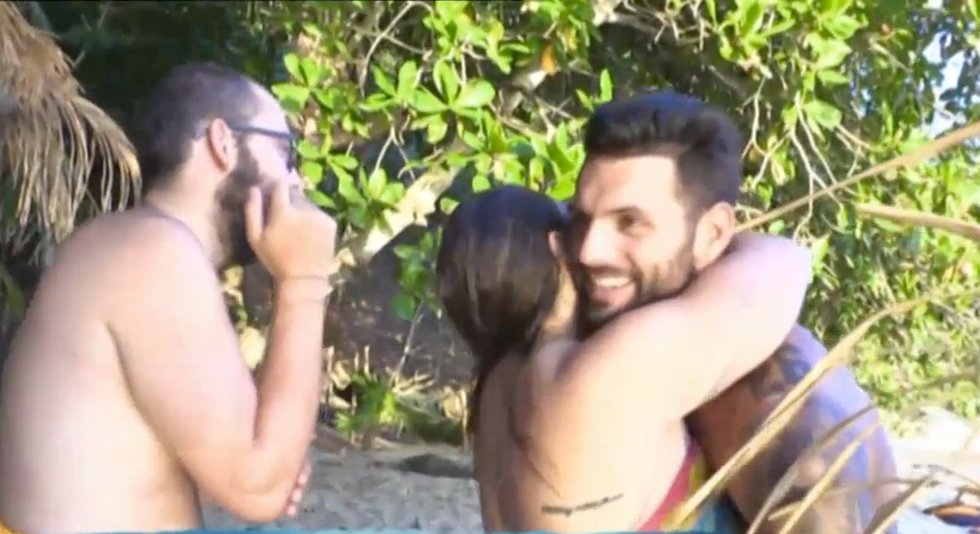 Rocío Flores abraza a Barranco en 'Supervivientes'