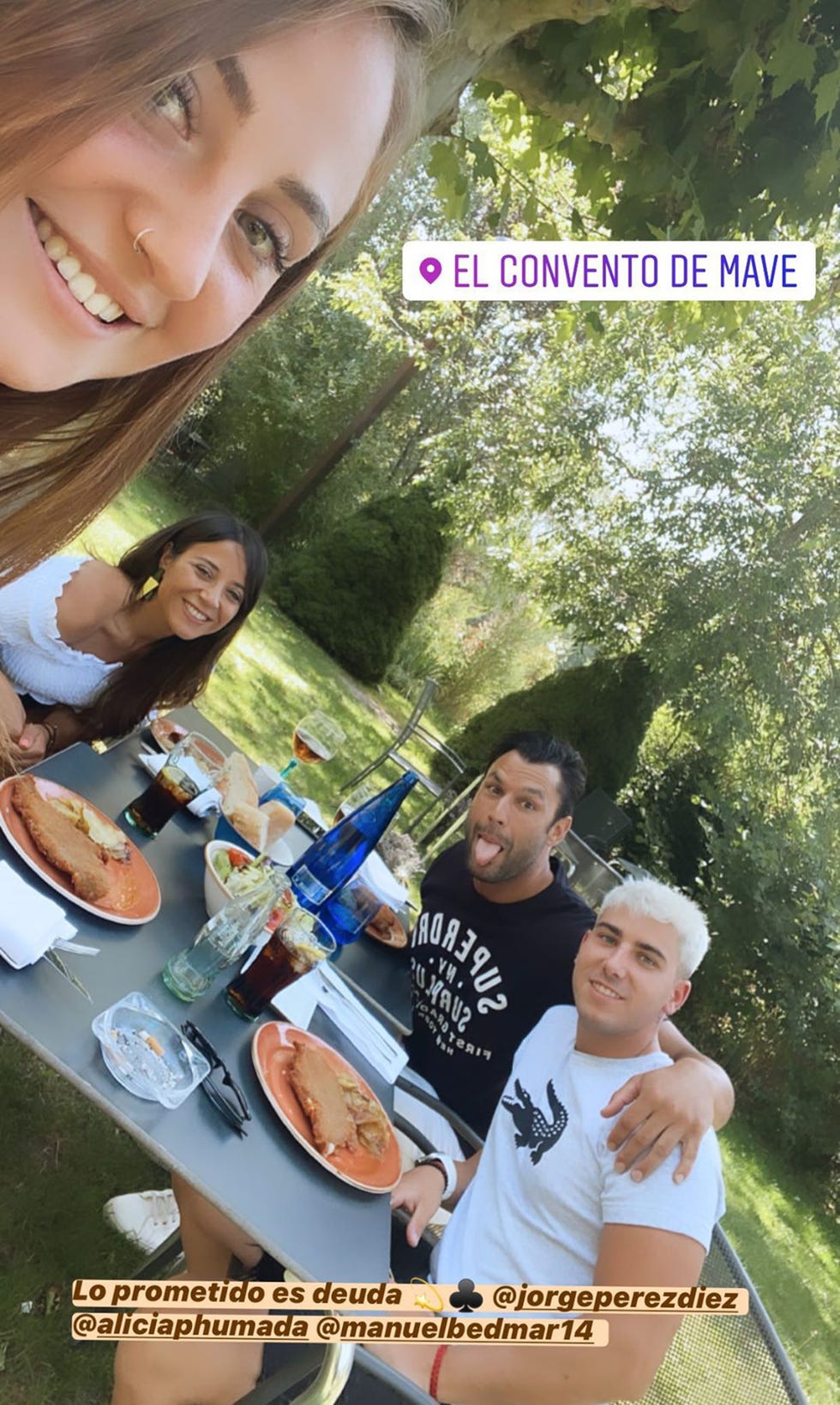 rocío flores y jorge perez con sus parejas, manuel bedmar y alicia ahumada, en aguilar de campoo, palencia