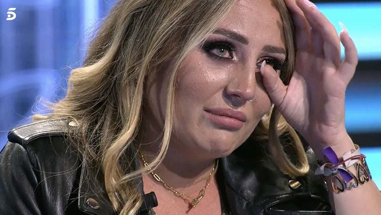 rocío flores llorando en plató al hablar de su madre