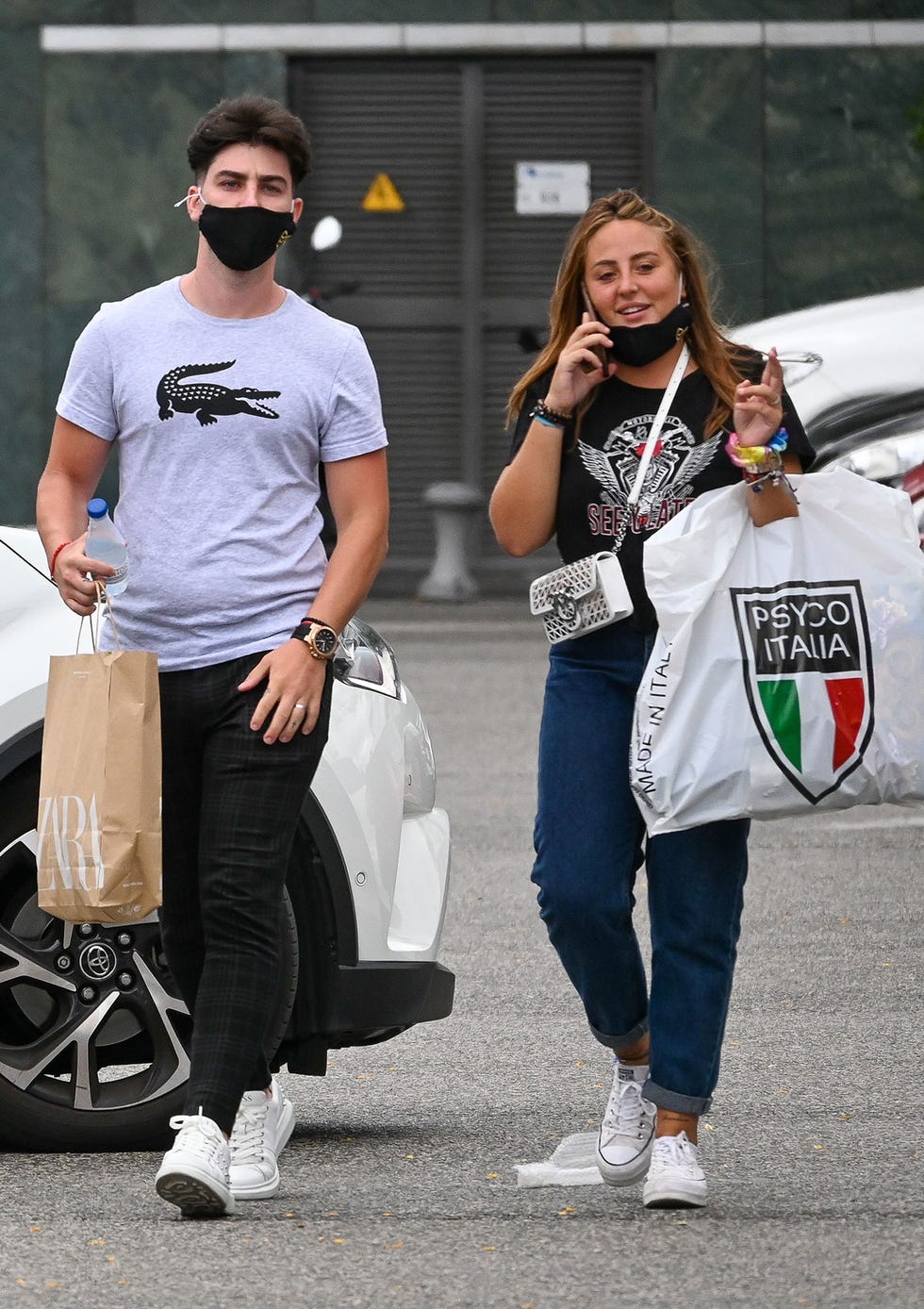 rocío flores y su chico, jornada de compras y churros