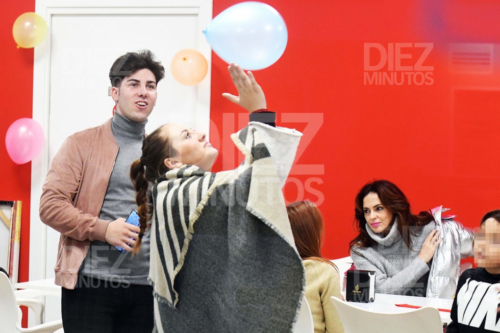 Antonio David Flores celebra su cumpleaños con su mujer Olga y sus hijos