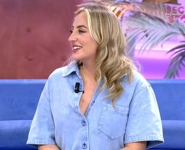 la colaboradora, con un mono vaquero, en 'el programa de ana rosa'