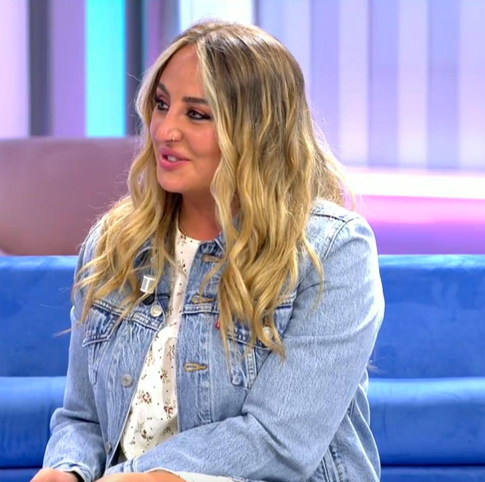 rocío flores se emociona al ver a olga moreno en 'supervivientes'