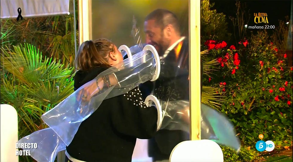 rocío flores y su padre, antonio david, se reencuentran en 'supervivientes'