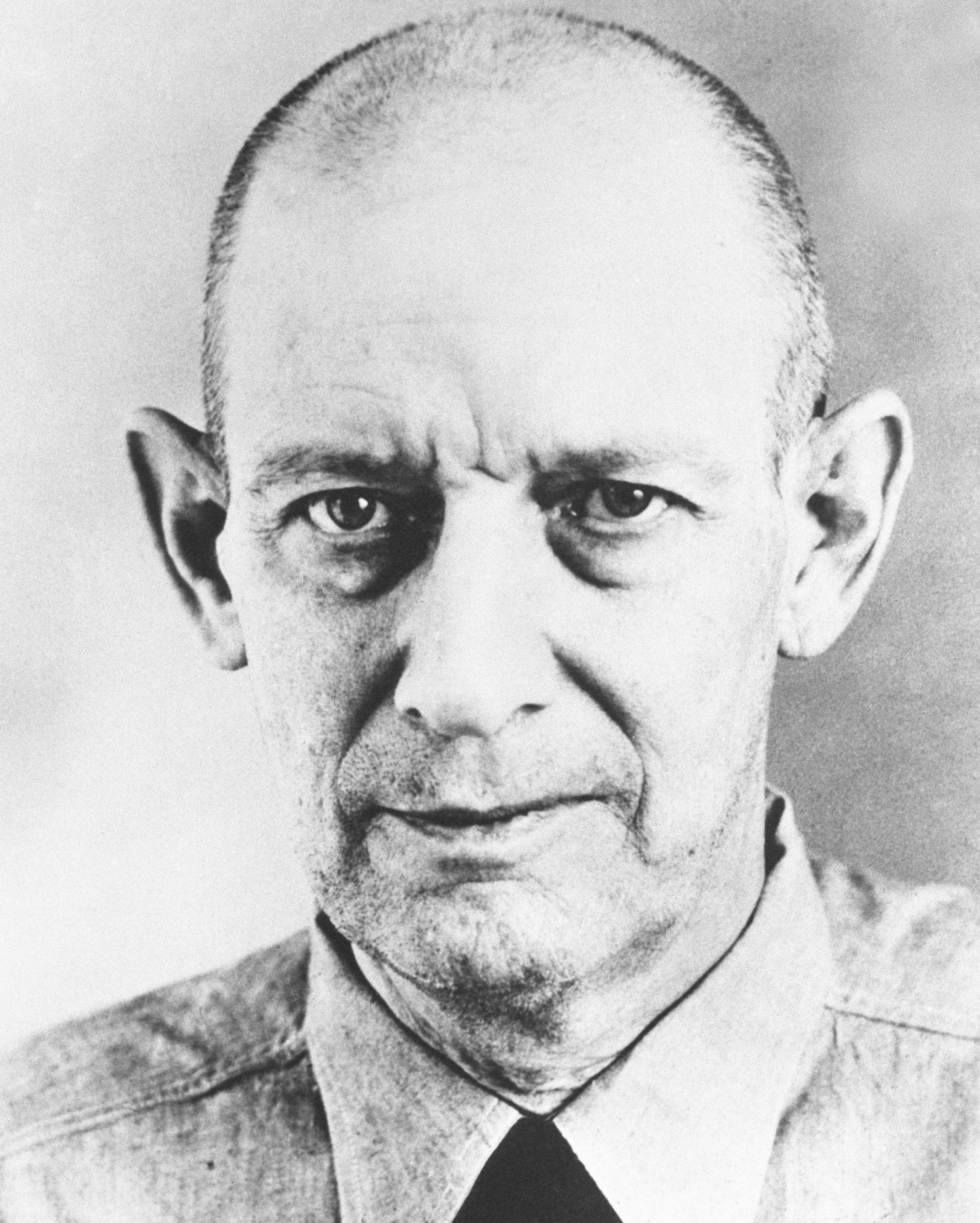 portrait of inmate robert stroud
