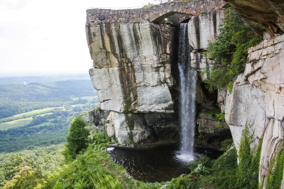 oldest roadside attractions rock city rock city lovers leap