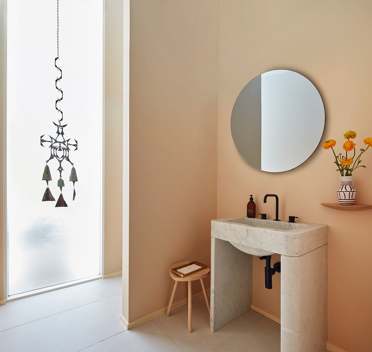 Baños con espejos redondos: 7 razones por qué quedan tan estilosos