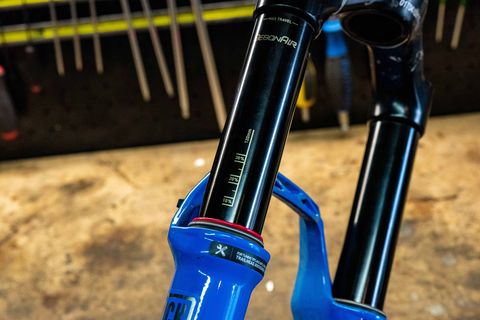 Bicycle part, Bicycle fork, Bicycle frame, Bicycle wheel, Bicycle, Electric blue, Vehicle, Tire, Bicycle accessory, Carbon, 