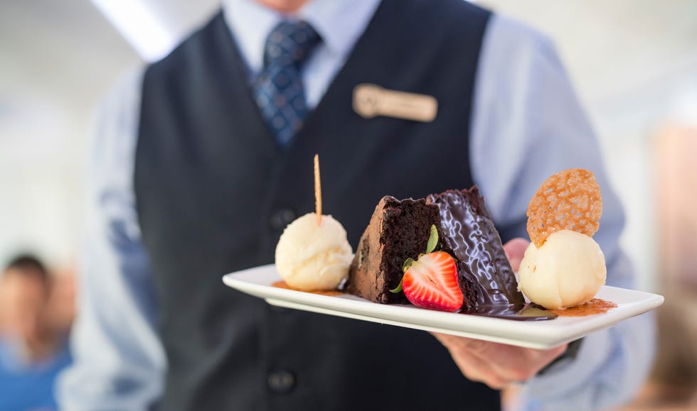 rocky mountaineer gold leaf service