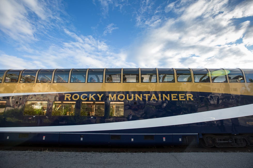 rocky mountaineer goldleaf railway carriages